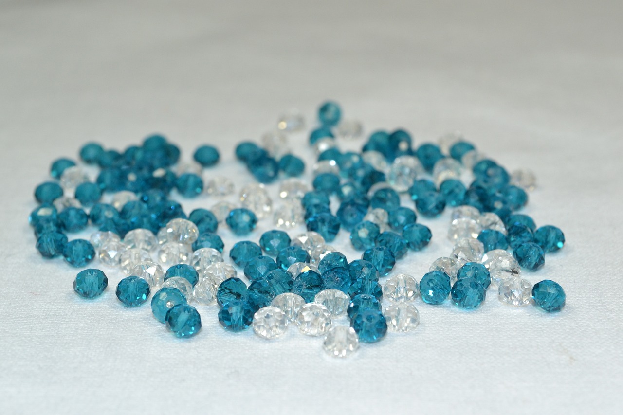 Key Differences Between Acrylic and Crystal Beads 3 Things to Consider