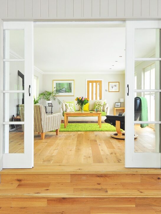 Bright room with plants and bamboo flooring, an example of Sustainable home design