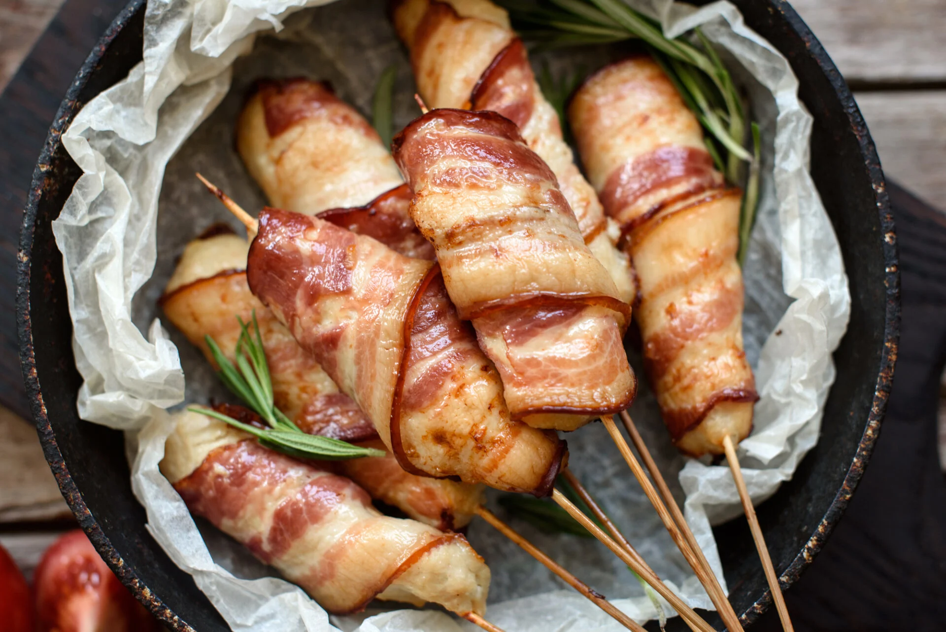 Roll with bacon and chicken mince on a stew with fresh asparagus and spices