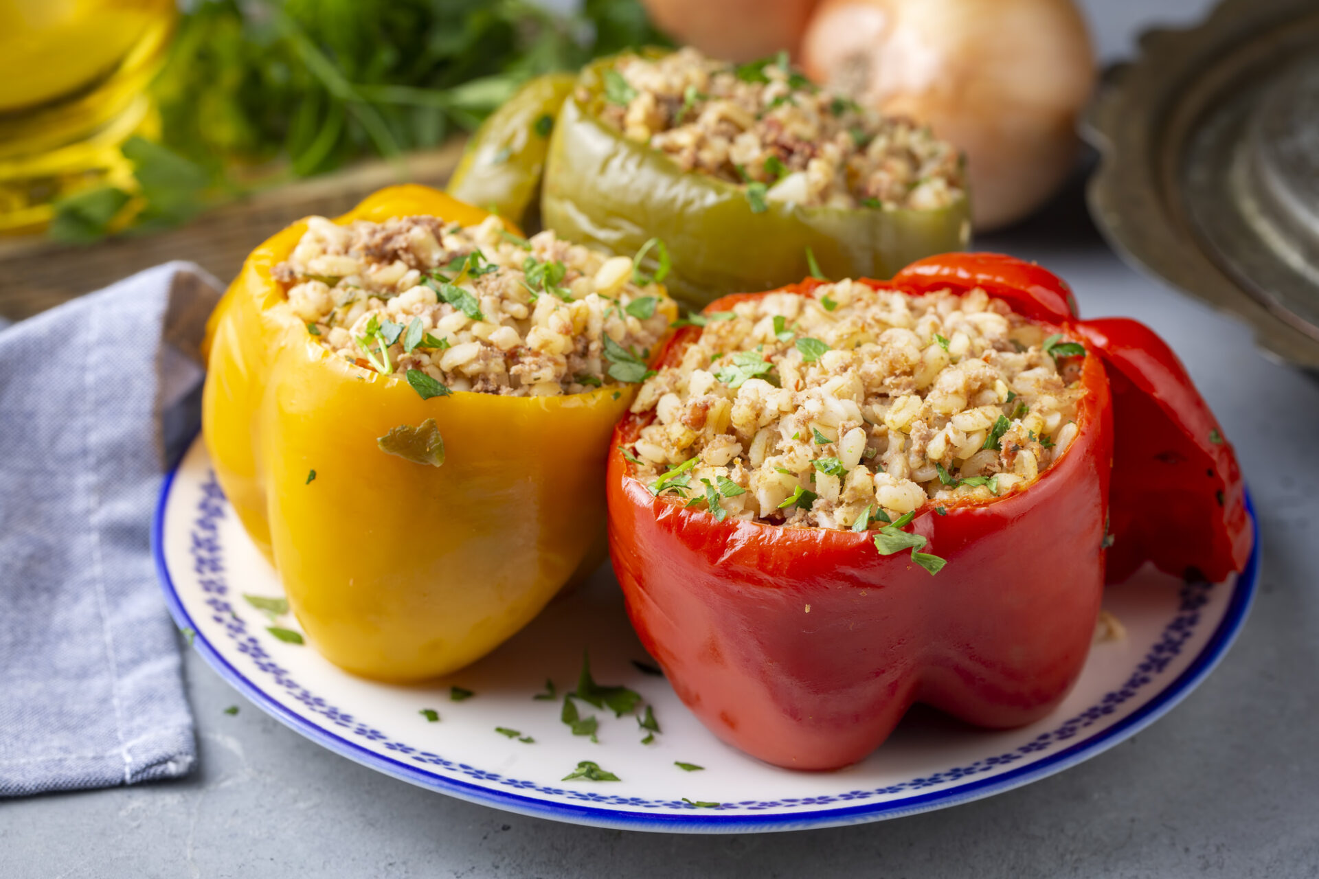 Stuffed peppers made with colorful bell peppers. A delicious stuffed pepper with bulgur and meat.