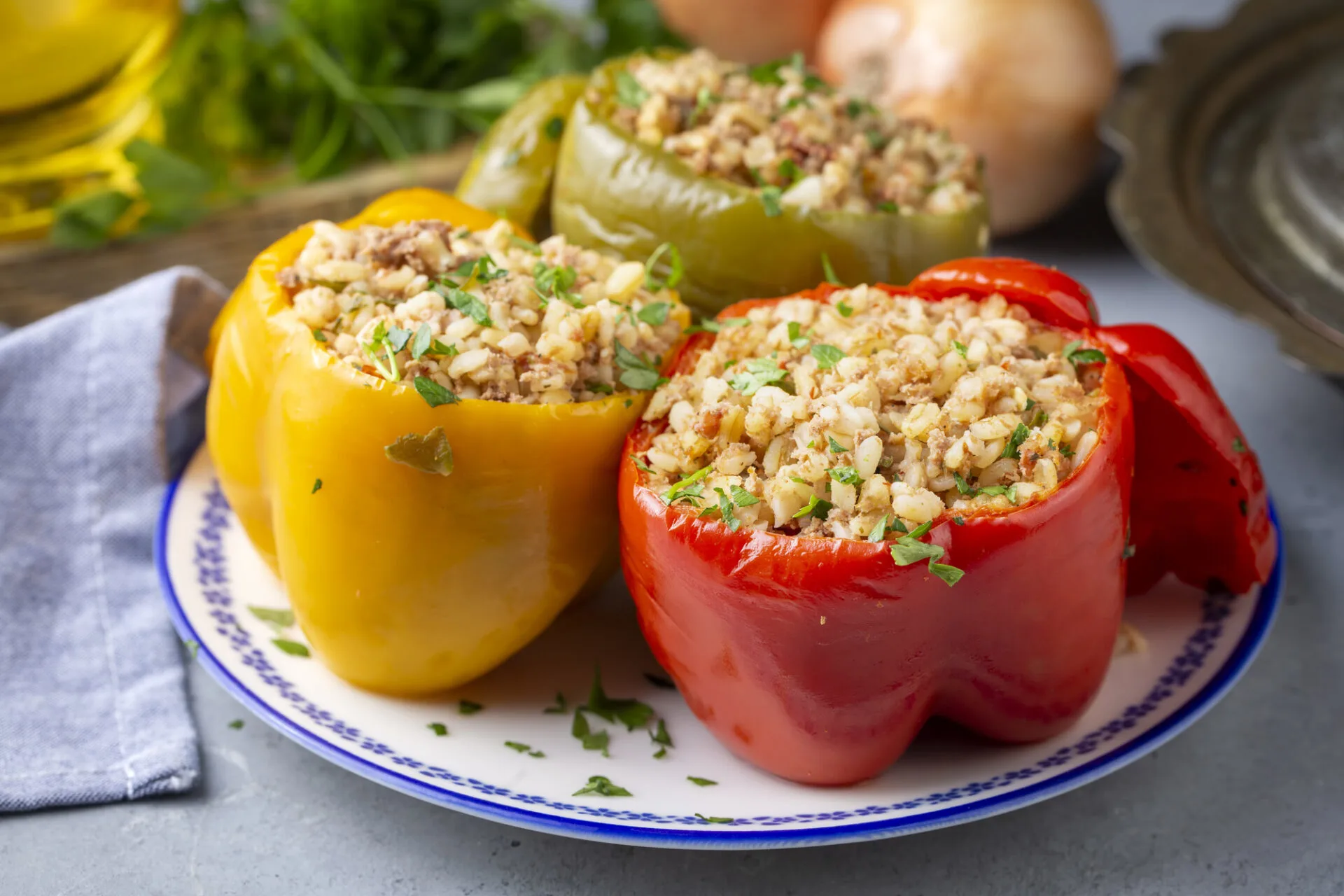 Stuffed peppers made with colorful bell peppers. A delicious stuffed pepper with bulgur and meat.
