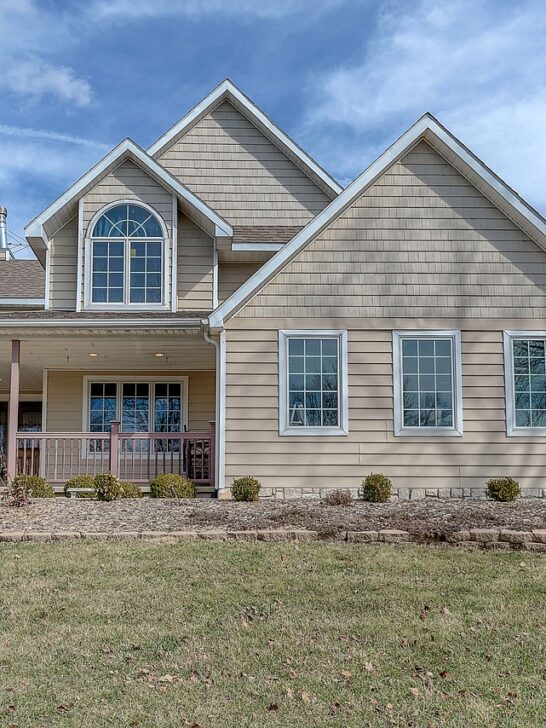 A picture of the front of a house with a pest-free yard surrounding it