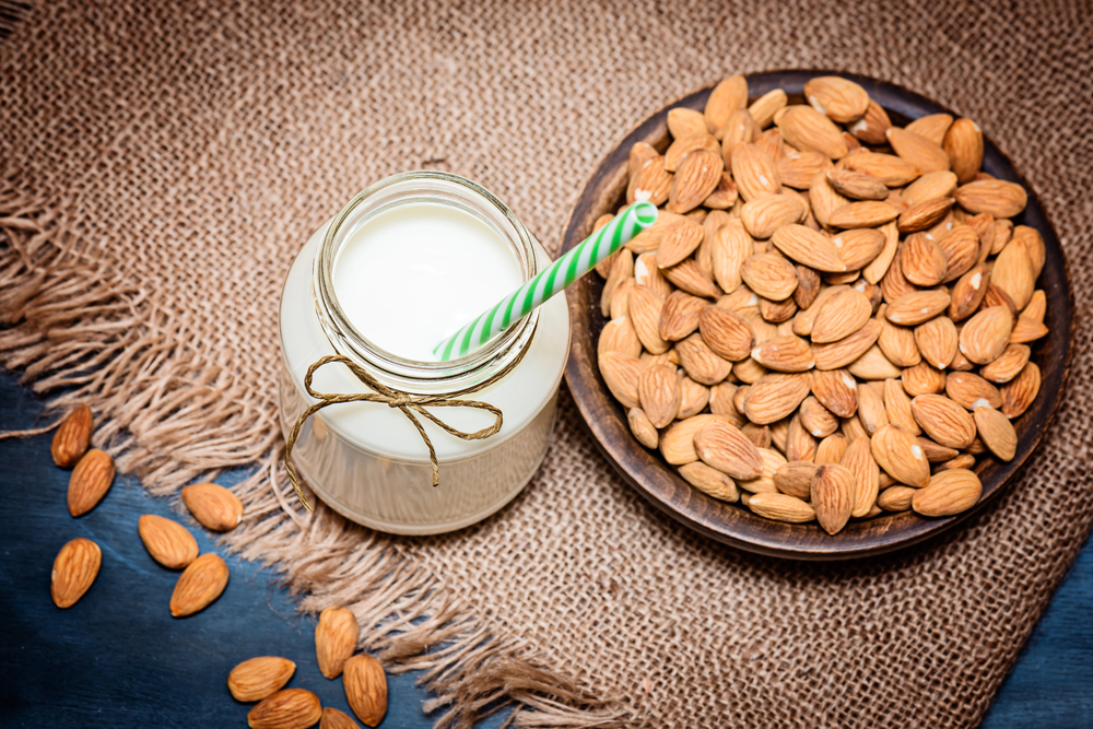 Banana and almond milk smoothie — Photo