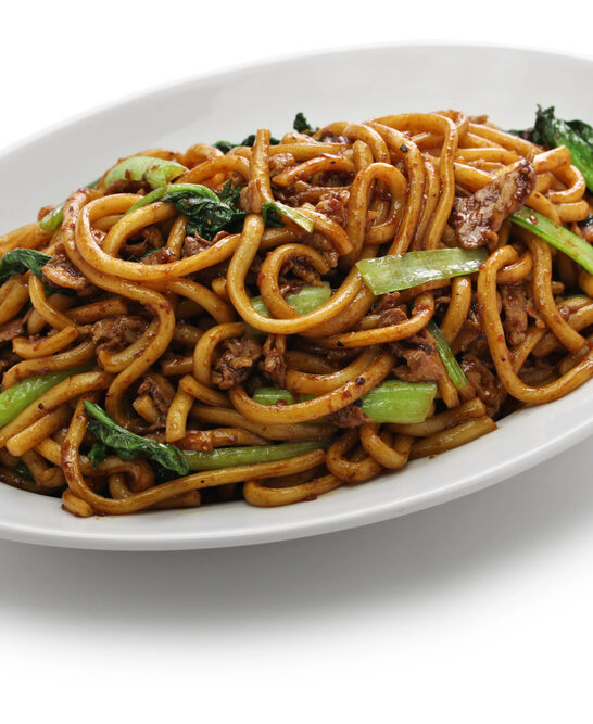Shanghai fried noodle, Shanghai chow mein, chinese food — Stock Photo, Image