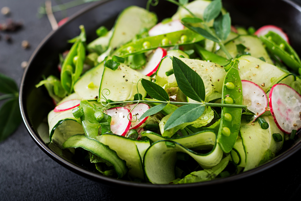 alt="Fresh salad of radishes — Stock Photo, Image"