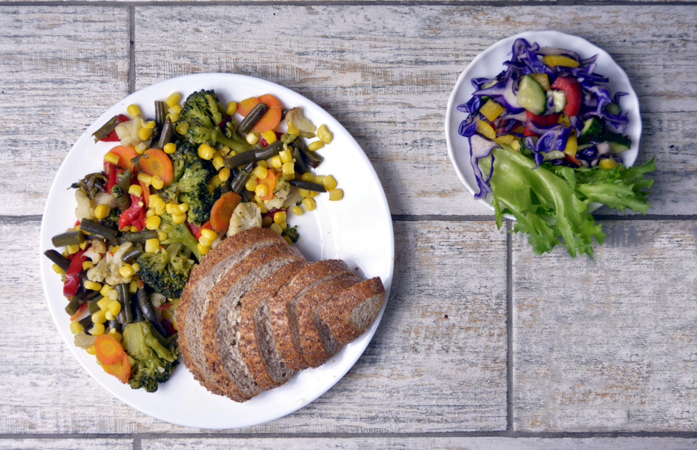 alt="Vegetable Sala Bread Vegetarian Salad Gray Background — Stock Photo, Image"