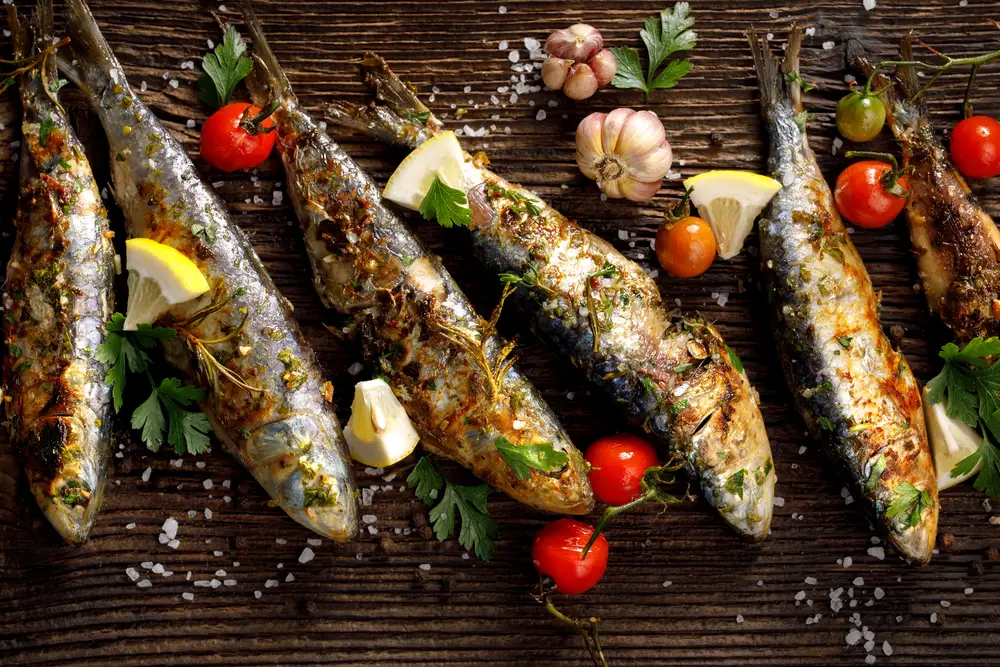 Fried Fishes Addition Herbs Spices Lemon Slices Wooden Background Top — Stock Photo, Image