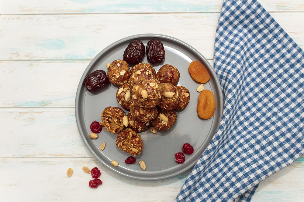 Homemade Energy Balls Healthy Breakfast Snack Raisins Dried Apricots Dates — Stock Photo, Image