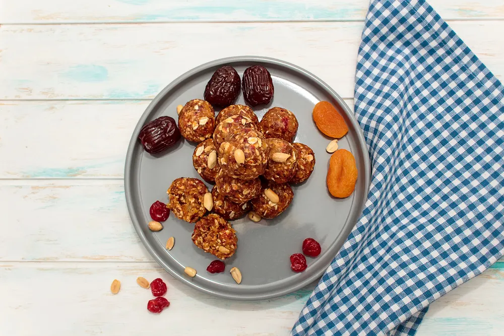 Homemade Energy Balls Healthy Breakfast Snack Raisins Dried Apricots Dates — Stock Photo, Image