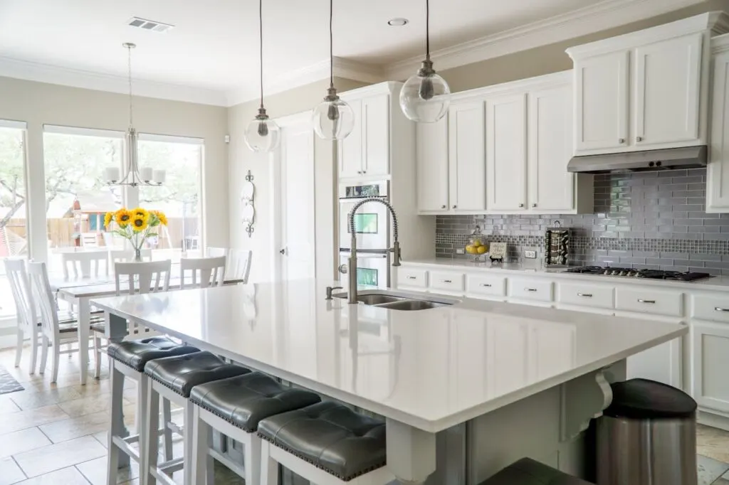 Another of the most important benefits of using diesel generators is being able to power your kitchen, like this white kitchen, during power outages