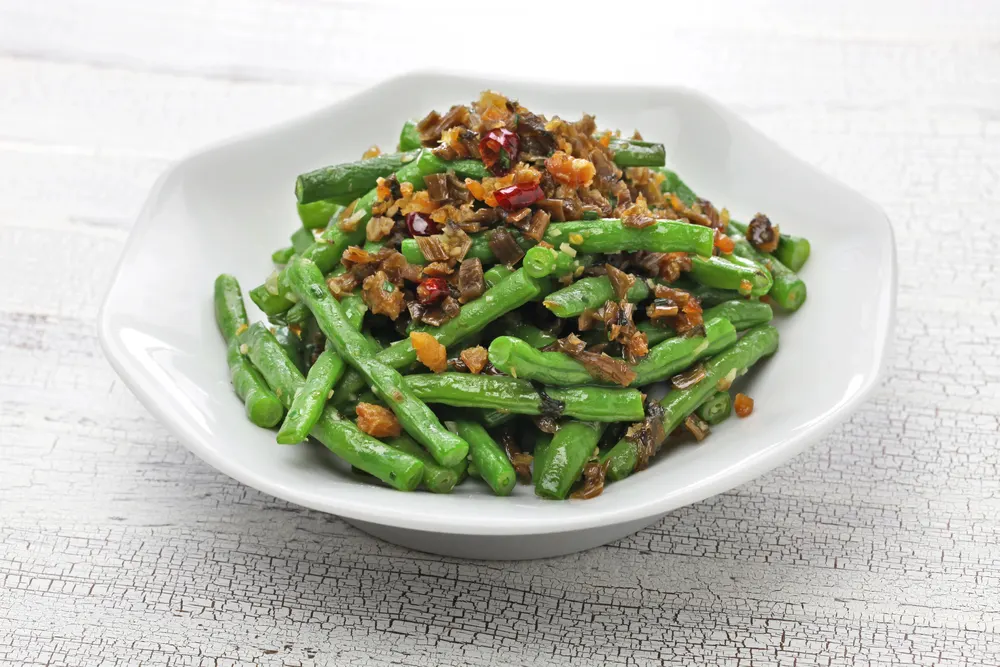 Sichuan dry fried green beans — Photo