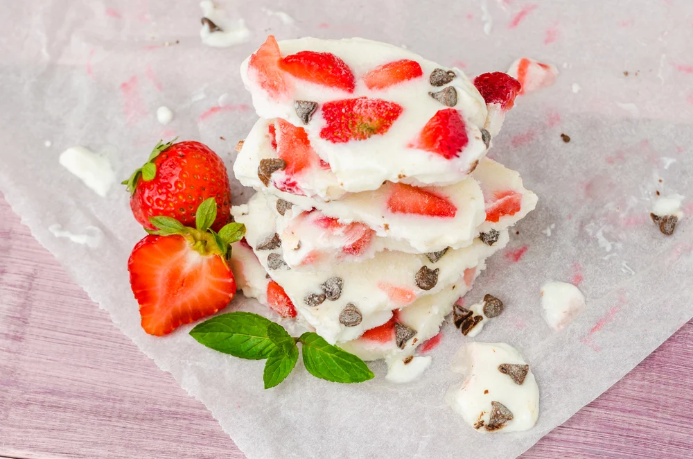 Homemade healthy frozen strawberry yogurt bark. — Photo