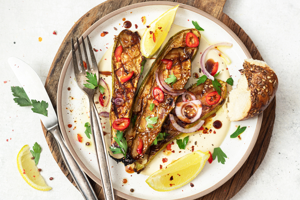 Grilled zucchini with sauce and tahini — Photo