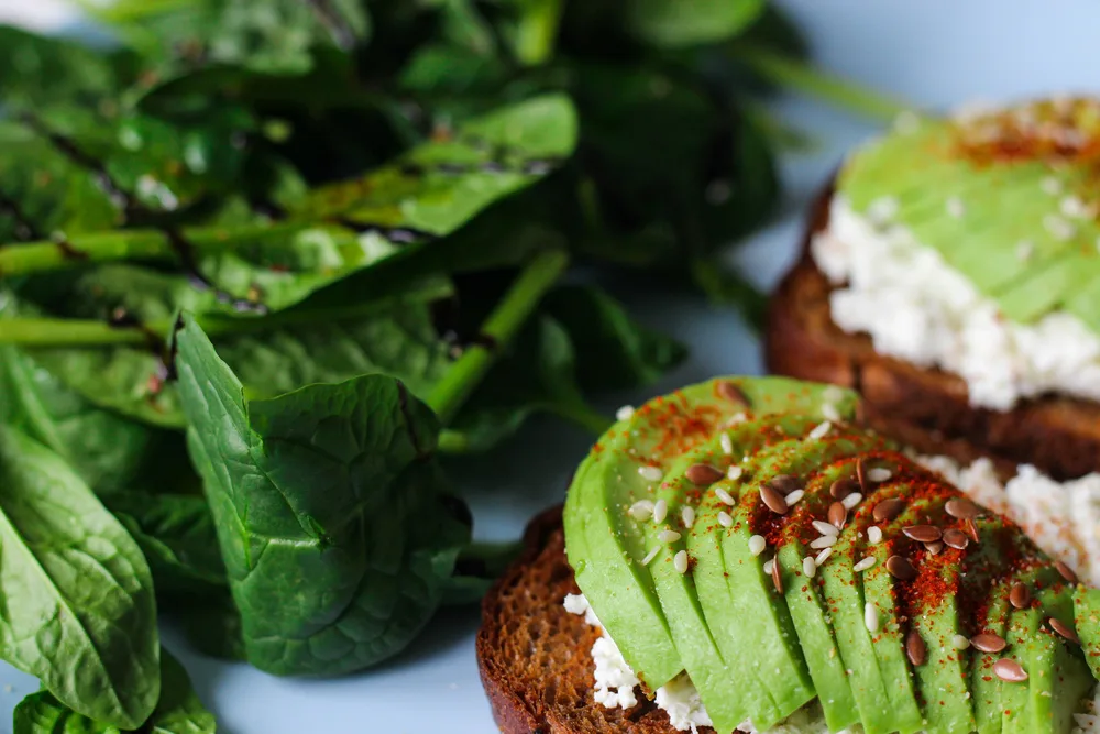 Rye Toast Cottage Cheese Avocado Sesame Flaxseeds Smoked Paprika Pepper — Stock Photo, Image