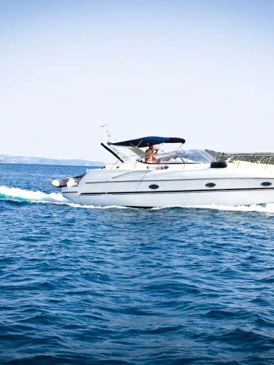 A man on his speedboat in a lake, A lot goes into choosing the best recreational boat, including where you plan to boat.