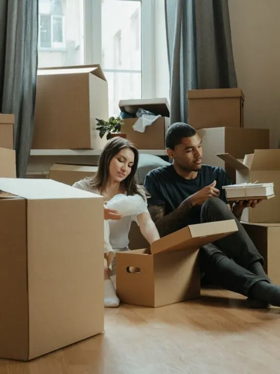A man and woman packing their belongings to move after making sure they knew how to choose the right moving company.