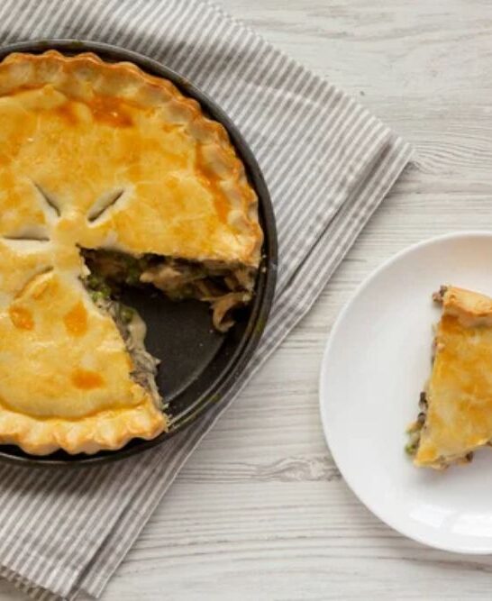 Piece Chicken Pot Pie White Wooden Surface Top View Flat — Stock Photo, Image