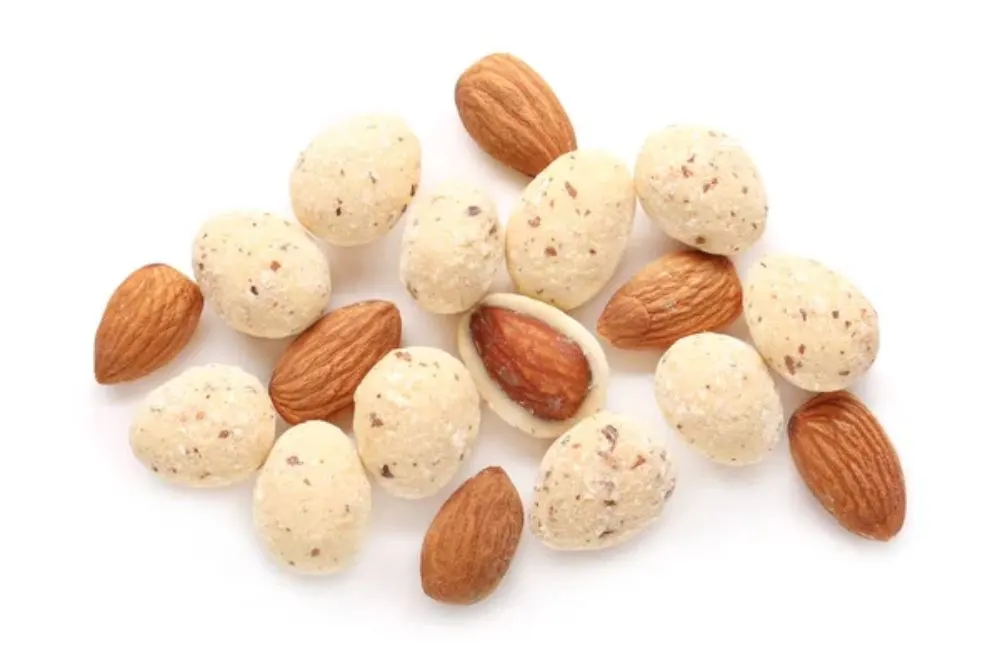 Tasty Coated Nuts White Background — Stock Photo, Image
