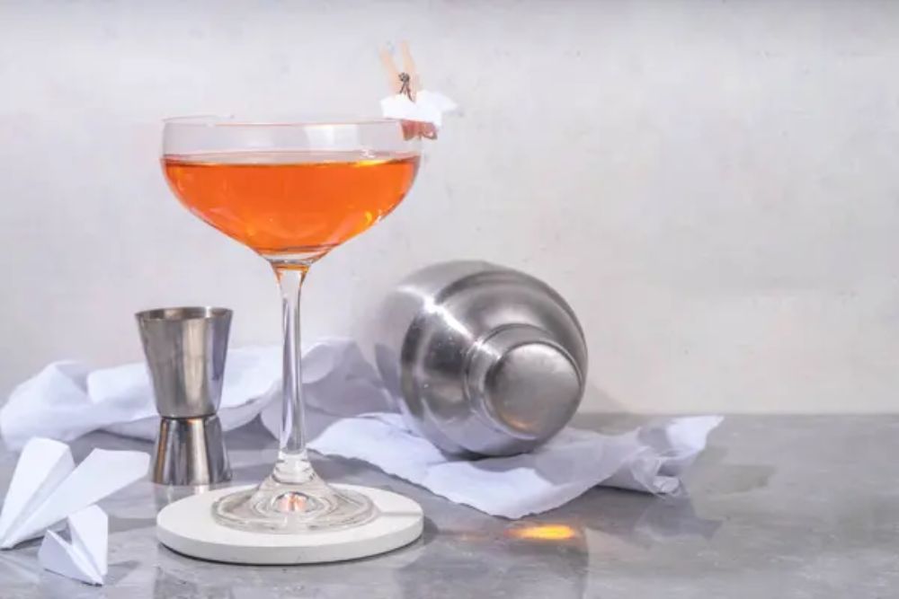 Paper Plane Boozy Alcohol Cocktail Bourbon Whiskey Amaro Aperol Aperitif — Stock Photo, Image