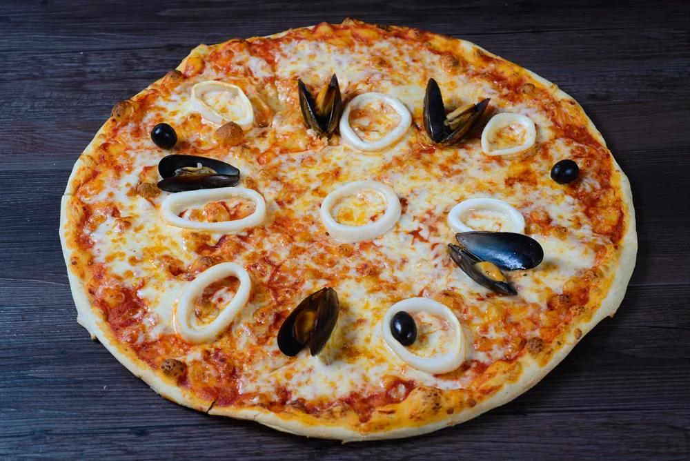 Seafood italian pizza with mussel — Photo