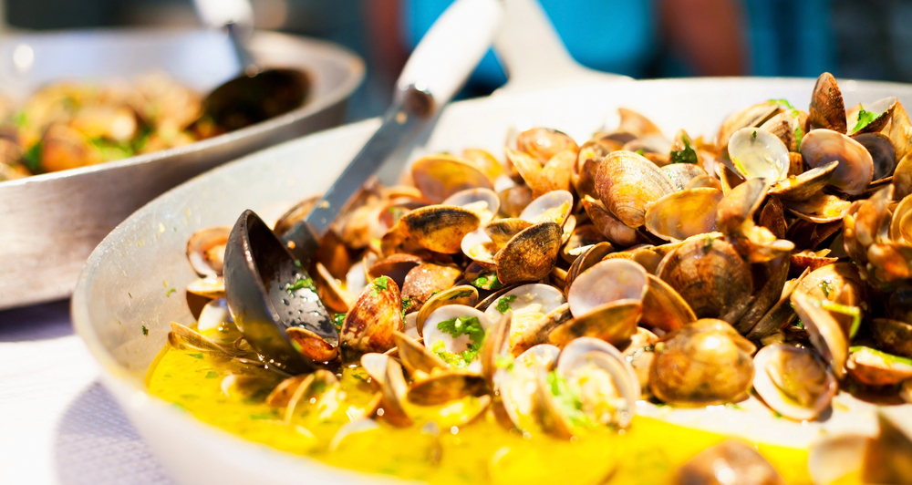 Portugese Clams in Garlic Sauce - Bulhao Pato — Photo