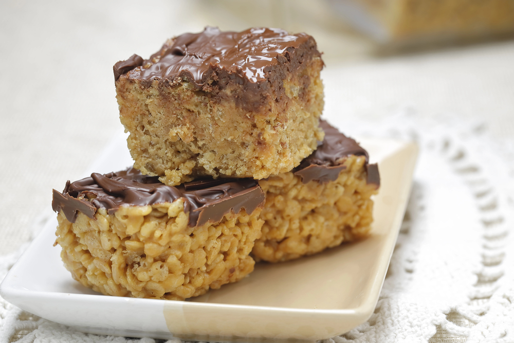 A close up of three rice krispie treats on a plate. — Photo