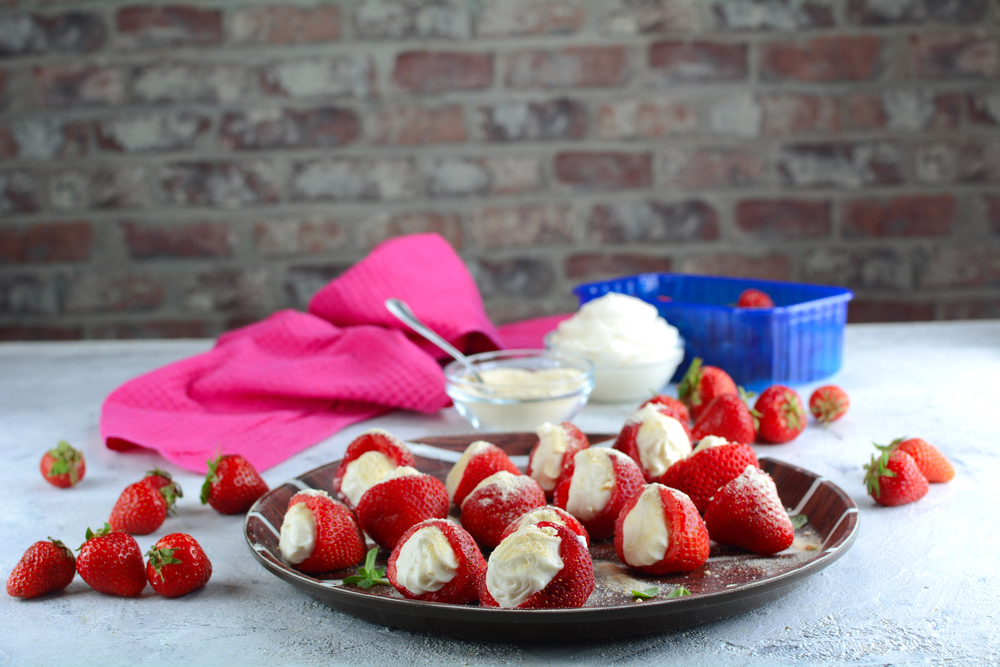 Remove BG Save Share Sample Stuffed strawberries filled with cheesecake filling