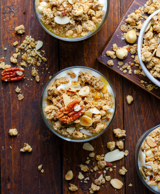 Granola Yogurt Parfaits Healthy Breakfast Snack Muesli Nut Mix Honey — Stock Photo, Image