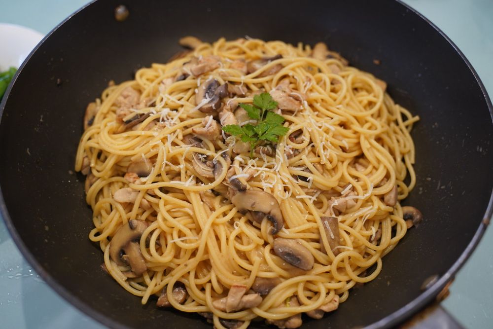 Julia's miso butter mushroom and chicken spaghetti in the … | Flickr