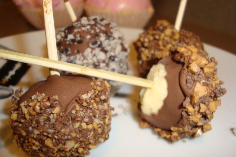 Chocolate Covered Cheesecake Pops | by tokyopop