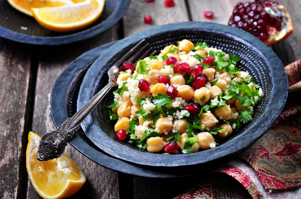 Chickpea salad with couscous, parsley, olive oil with pomegranate — Photo