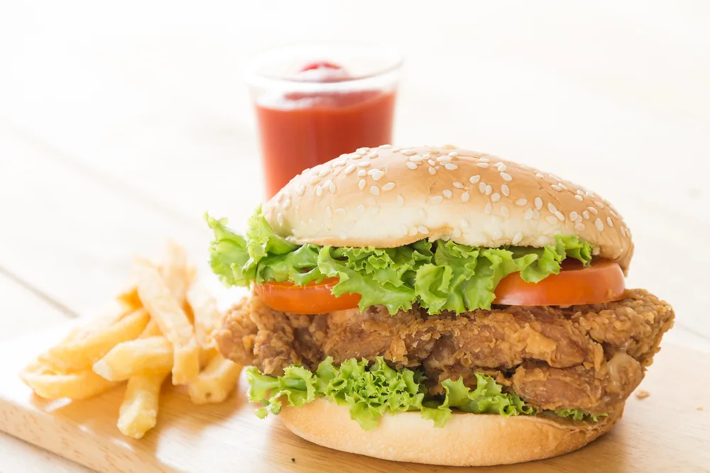Crispy chicken burger — Photo