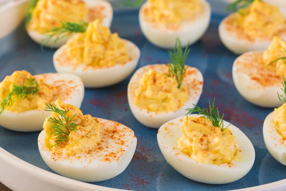 Deviled eggson plate — Stock Photo, Image