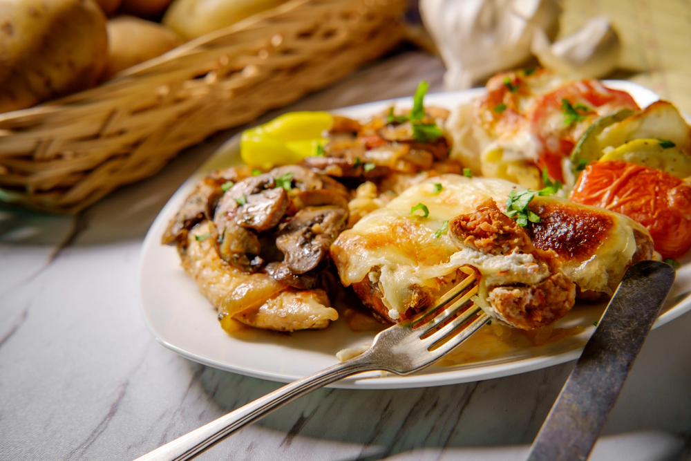 Italian Chicken Marsala French Vegetable Tian Stuffed Sausage — Stock Photo, Image