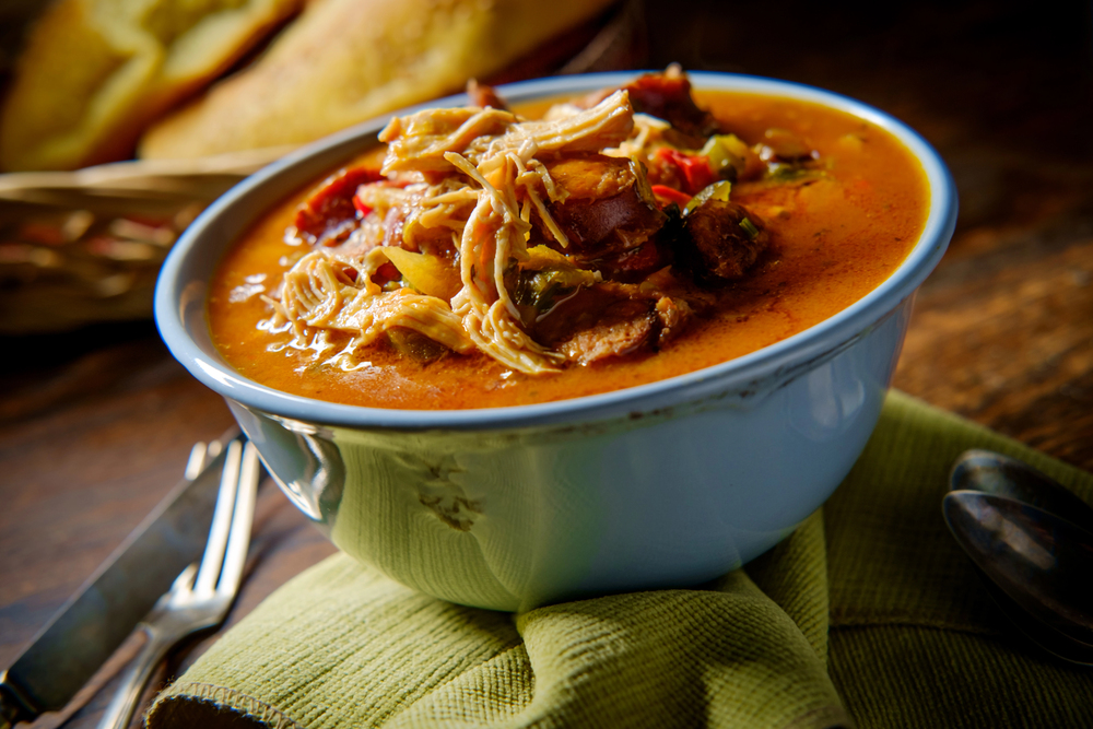 Spicy New Orleans Chicken Andouille Sausage Gumbo Fresh Crusty Bread — Stock Photo, Image