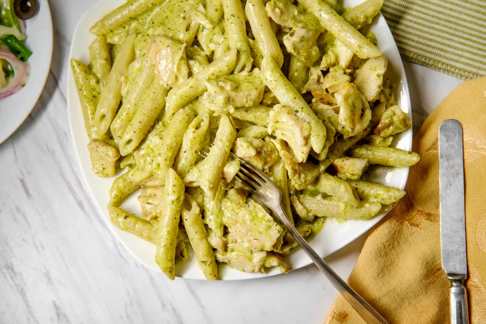 Creamy Italian Pesto Penne Pasta Grilled Chicken — Stock Photo, Image