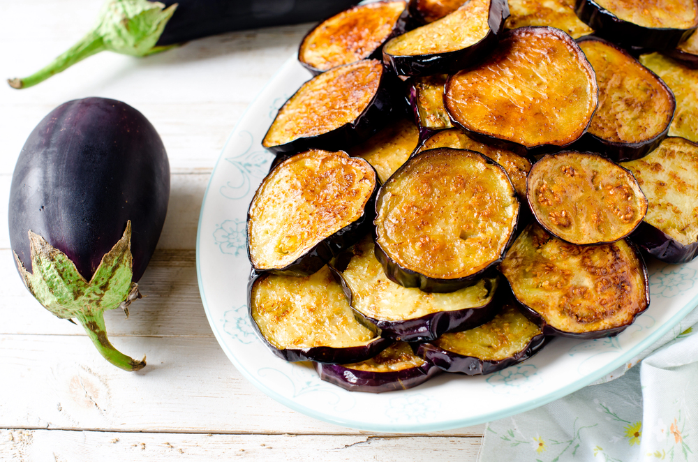 Fried Eggplant Plate Wooden Table — Stock Photo, Image