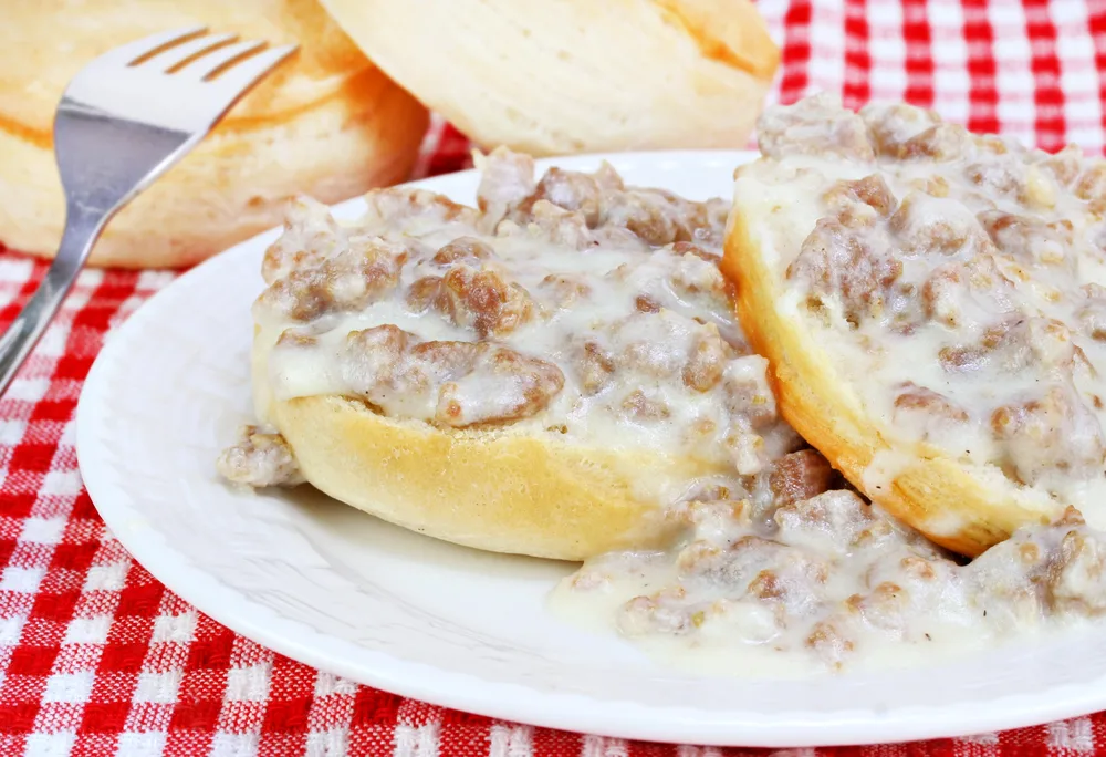 "Biscuits, sausage and gravy — Stock Photo, Image"