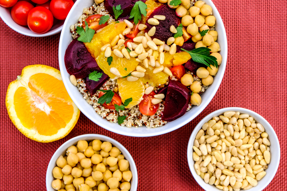 Vegetarian Bulgur Wheat and Quinoa Lunch Bowl — Stock Photo, Image