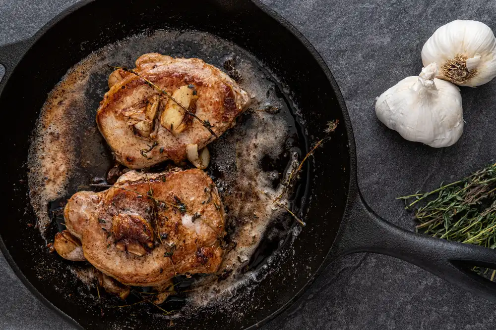Pan Fried Pork Chops Thyme Garlic Butter Cast Iron Skillet — Stock Photo, Image