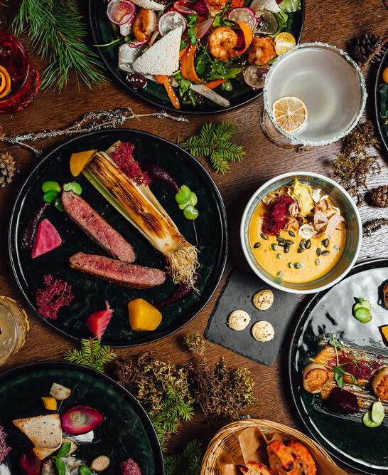 Different Colorful Meals Dark Wooden Table Michelin Star Chef Food — Stock Photo, Image