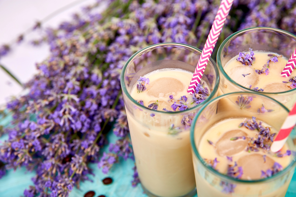 Summer Drink Iced Coffee Lavender Glass Coffee Beans Blue Background — Stock Photo, Image