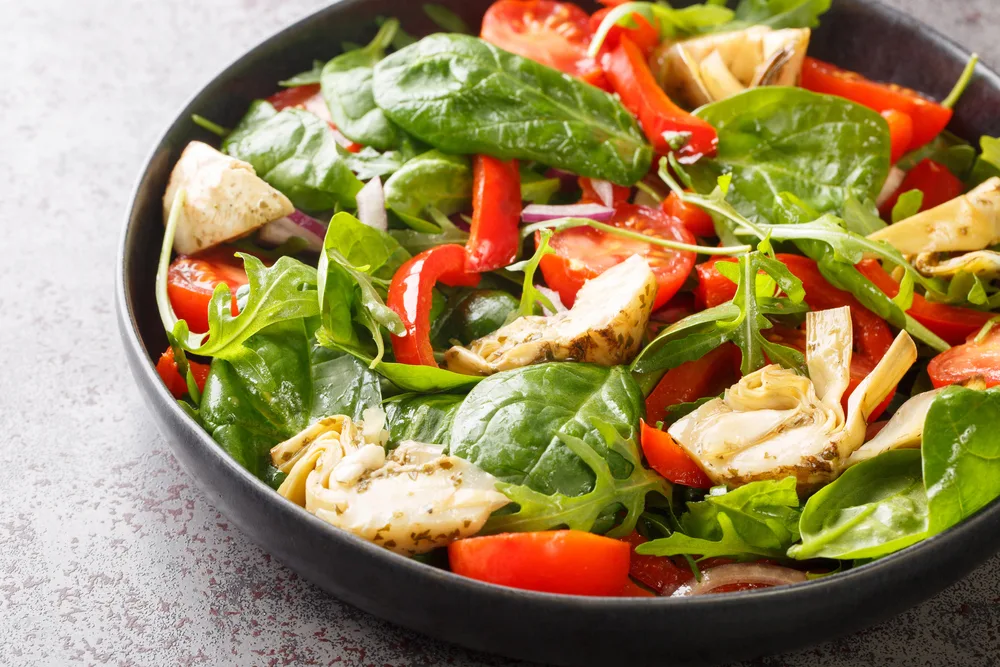 Vegan Diet Salad Artichoke Hearts Cherry Tomatoes Spinach Arugula Fried — Stock Photo, Image