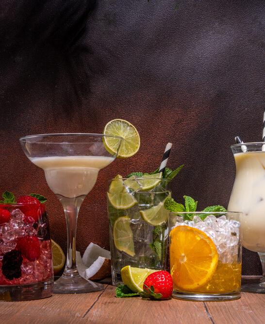Summer Cocktails Drinks Classic Alcoholic Long Drink Mocktail Versions Various — Stock Photo, Image