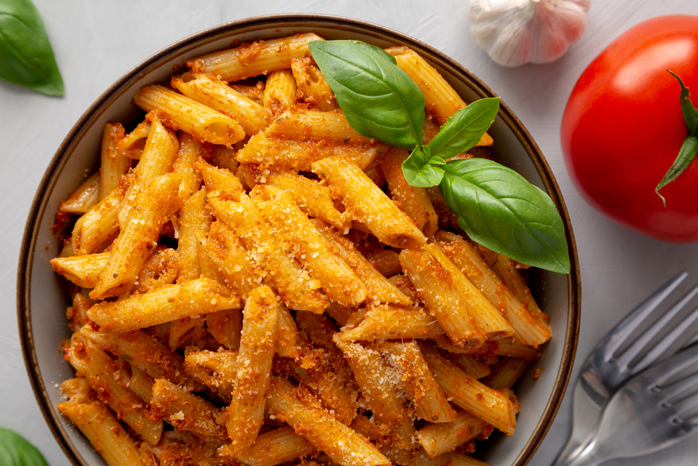 Homemade Tomato Pesto Pasta Cheese Basil Bowl Top View Flat — Stock Photo, Image