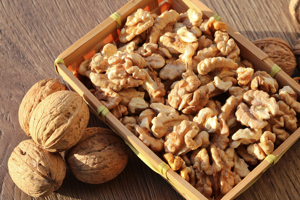 Shelled Walnut Kernels Small Basket — Stock Photo, Image