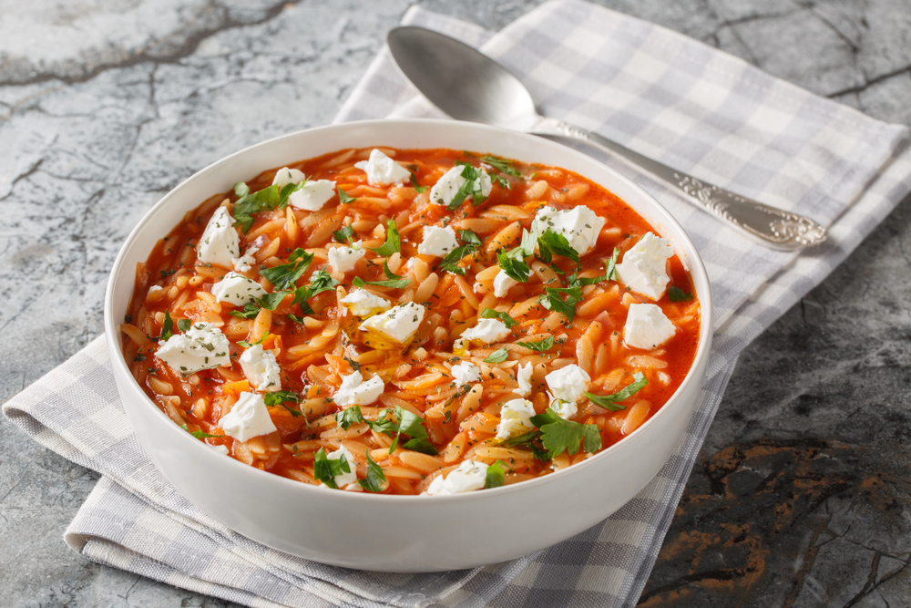 Comfort Food Pasta Kritharaki Orzo Spicy Tomato Sauce Feta Garlic — Stock Photo, Image
