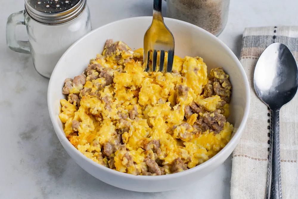Scramble Eggs Sausage Sserved Bowl — Stock Photo, Image