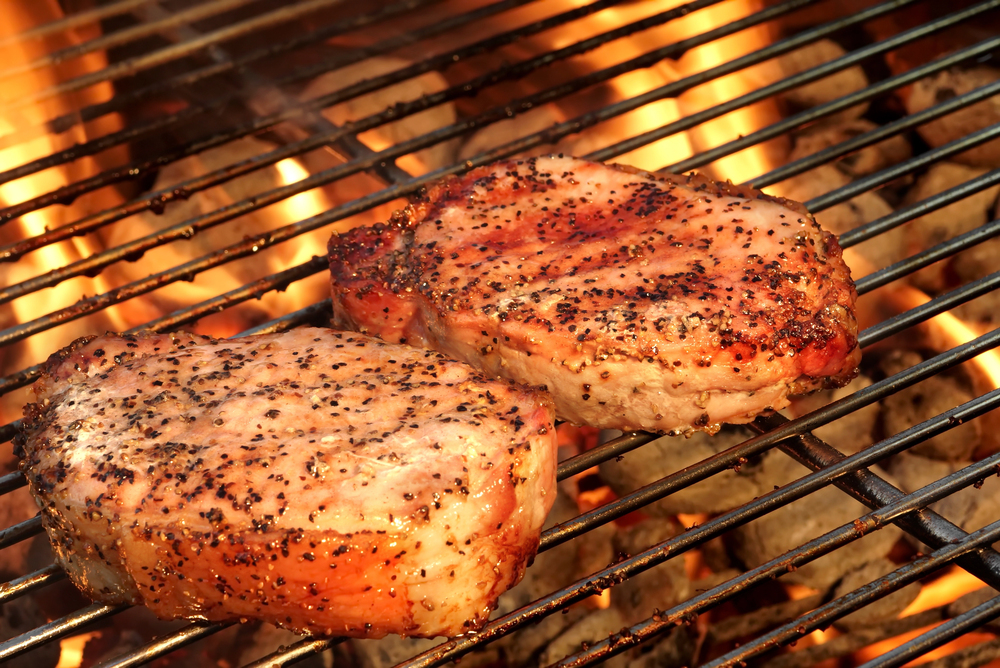 Pork Loin Pepper Steaks On The Hot BBQ Flaming Grill — Stock Photo, Image