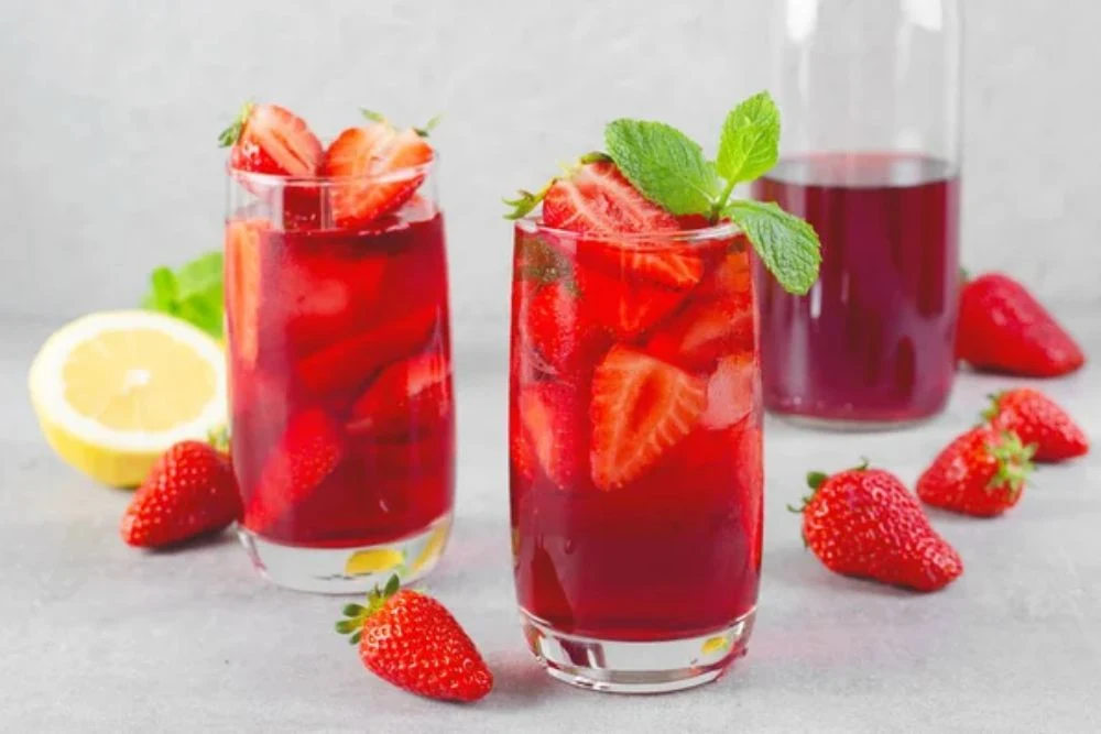 Strawberry Drink, Refreshing Cocktail, Lemonade, Iced Tea